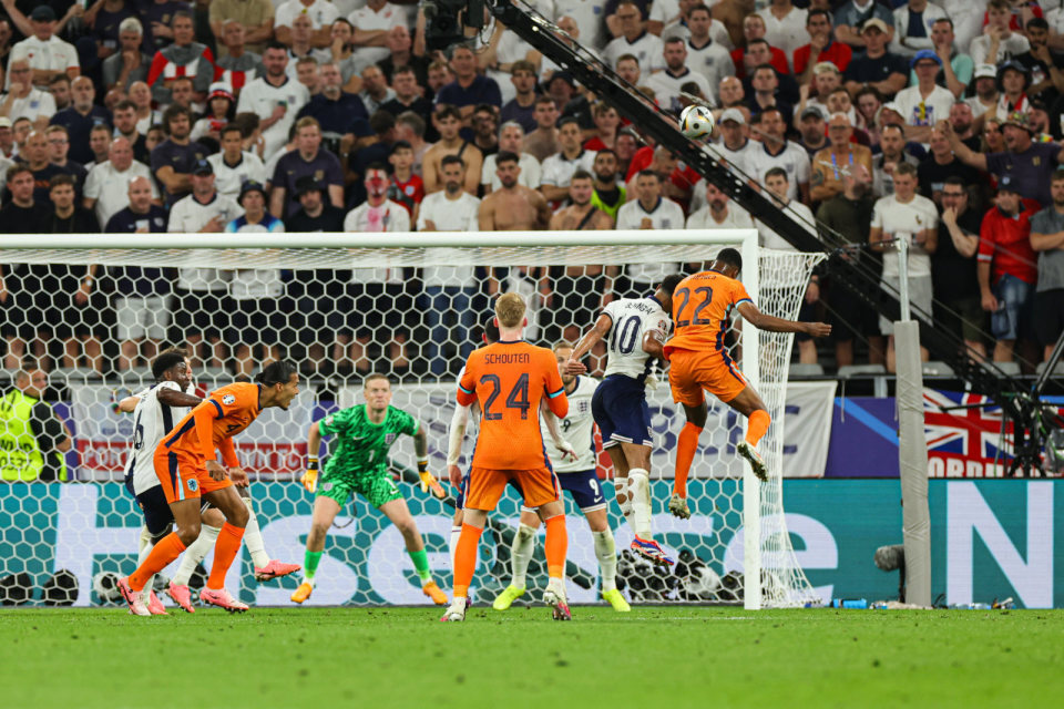 失误致命:上海队20次失误,错失反超良机! 失误致命:上海队20次失误,错失反超良机!