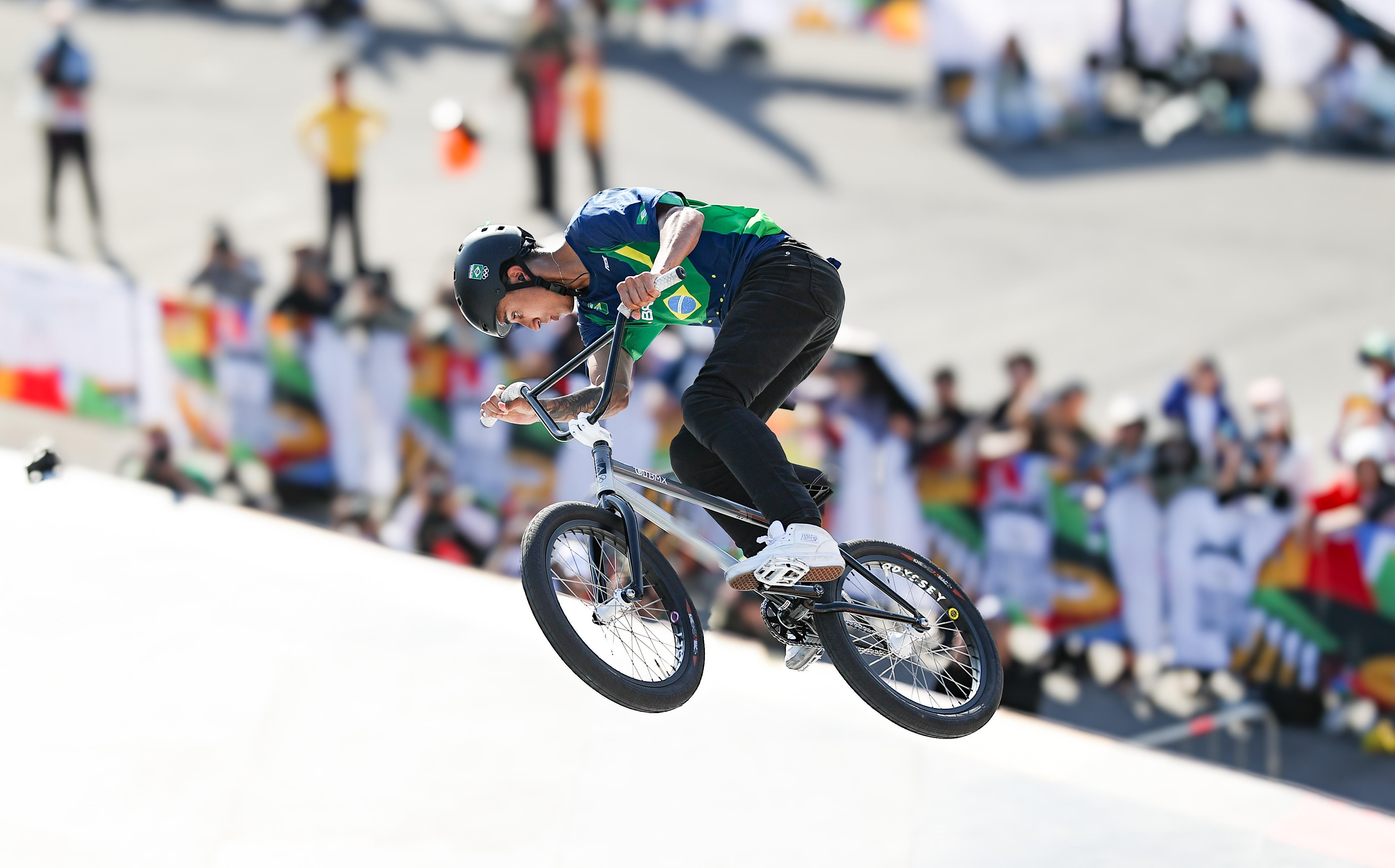 关于青年空中飞人比赛,挑战极限的高空飞翔的信息 关于青年空中飞人比赛,挑战极限的高空飞翔的信息