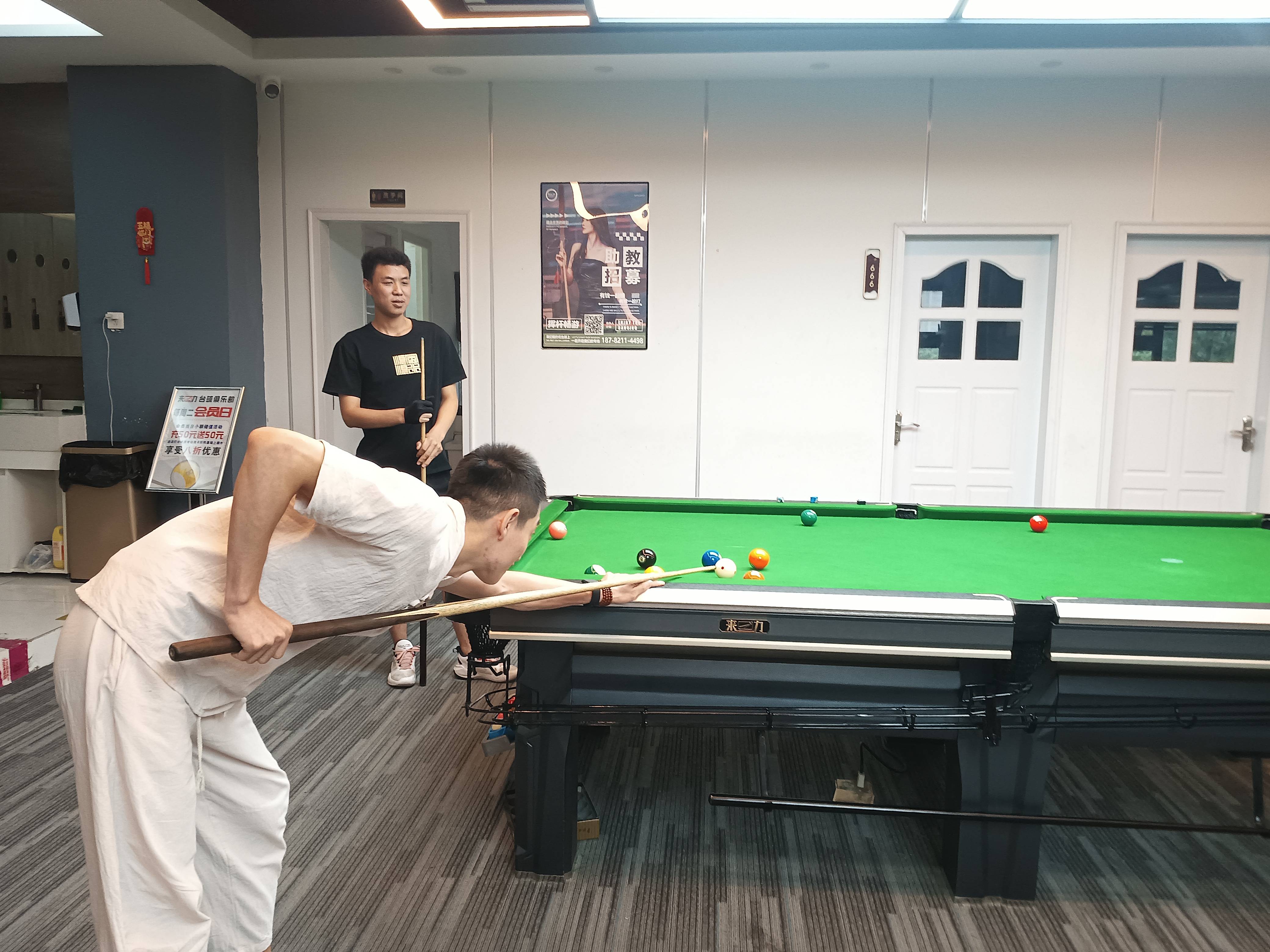 米兰体育入口-大型陆上沙袋搏击赛，力量与技巧的激烈碰撞的简单介绍