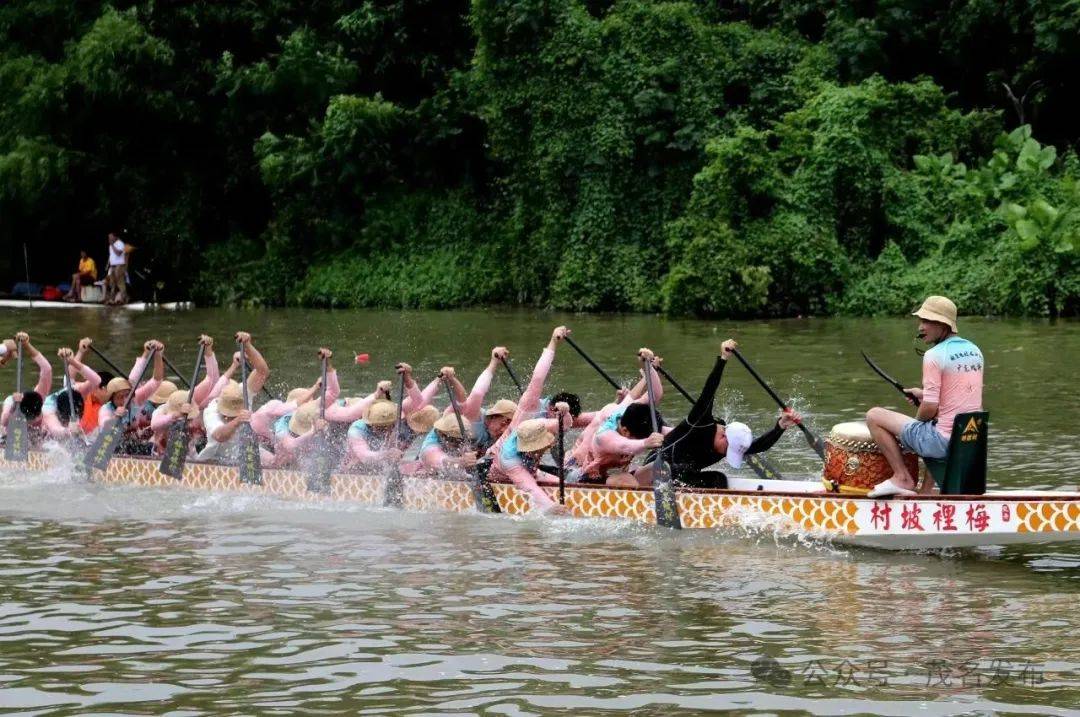 米兰体育APP-乡村传统划龙舟赛，传承古老的水上文化的简单介绍